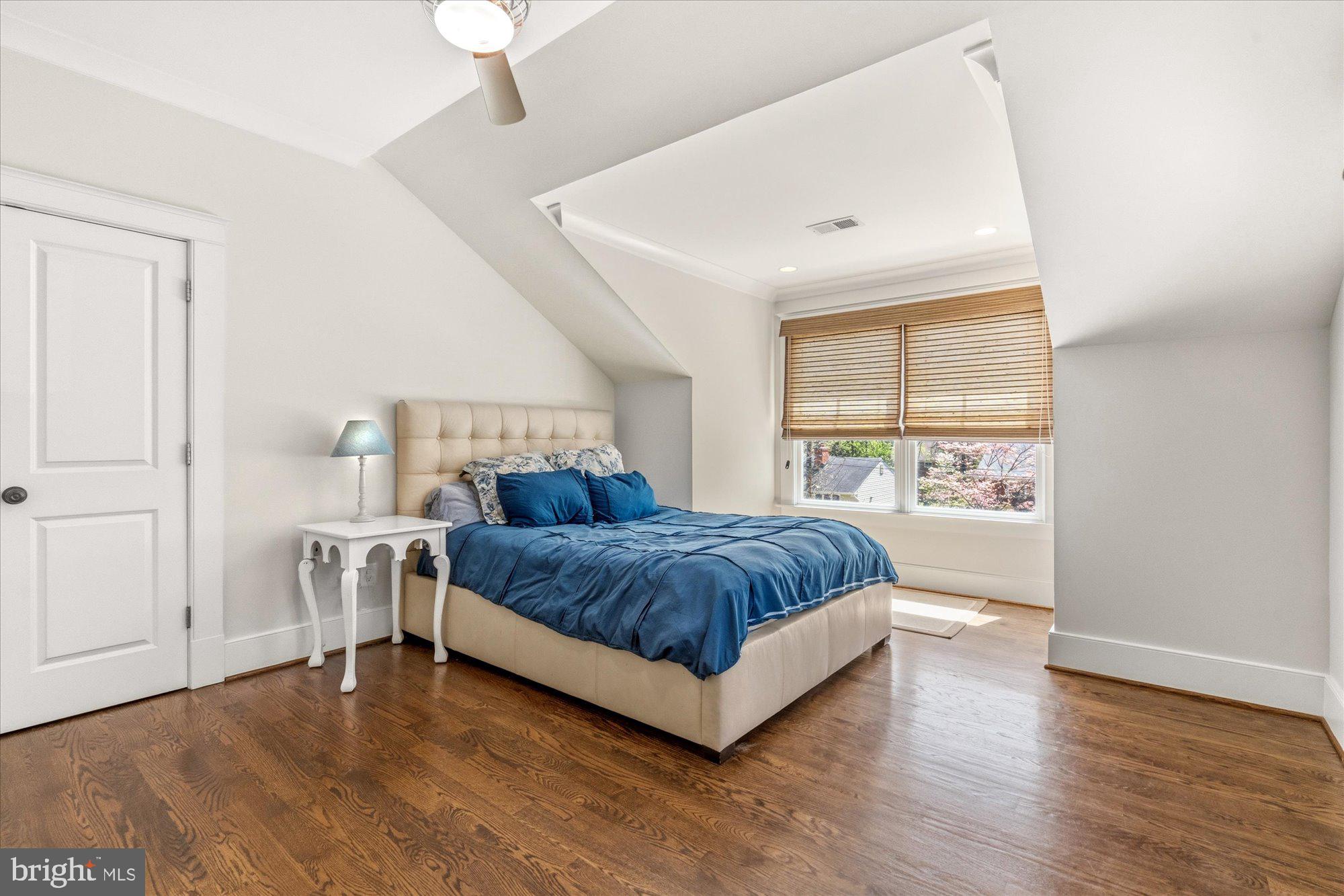 WILLIAMSBURG VILLAGE - Residential