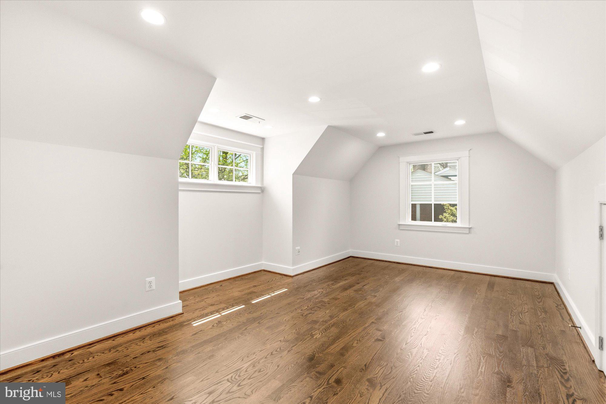 WILLIAMSBURG VILLAGE - Residential