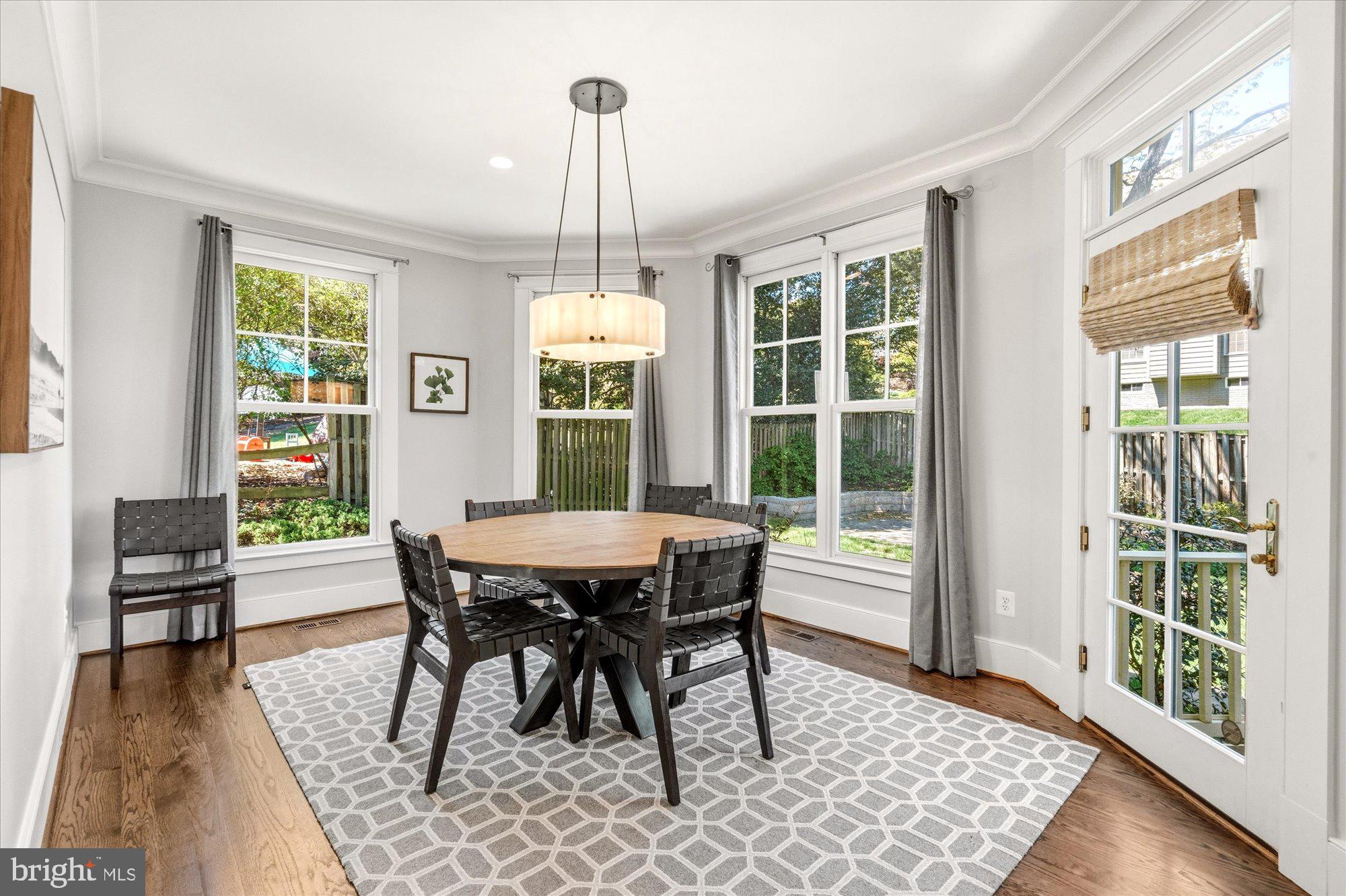 WILLIAMSBURG VILLAGE - Residential