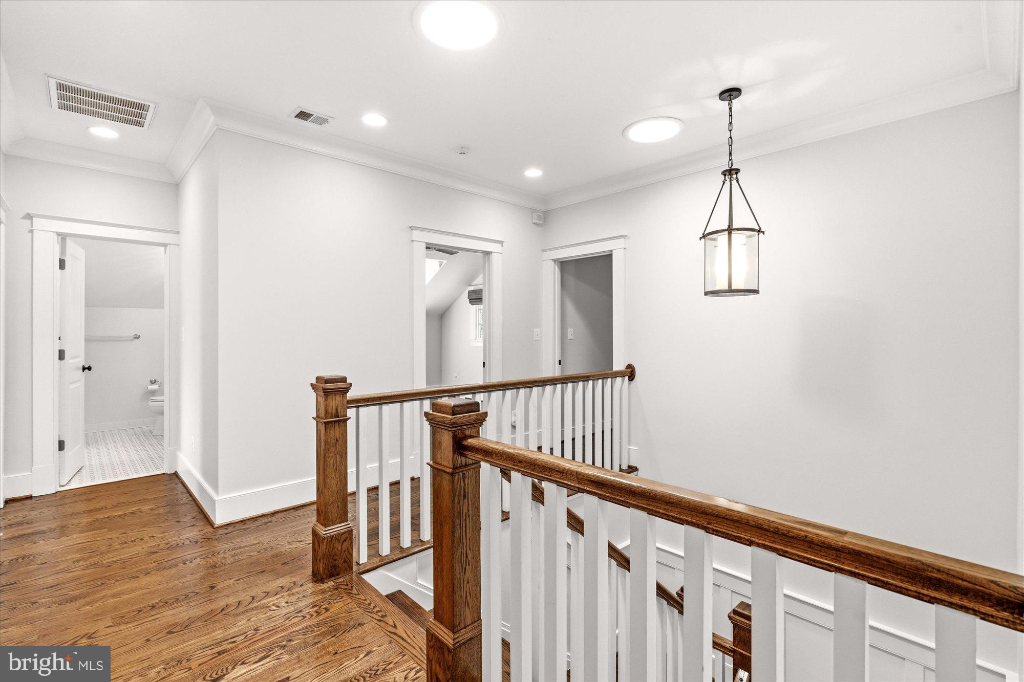 WILLIAMSBURG VILLAGE - Residential