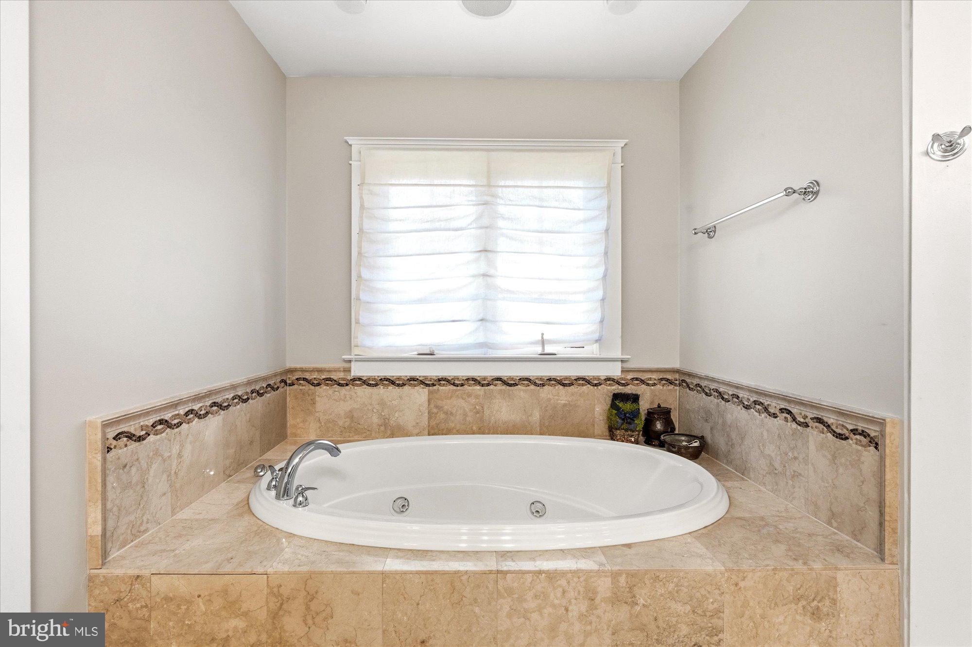 WILLIAMSBURG VILLAGE - Residential