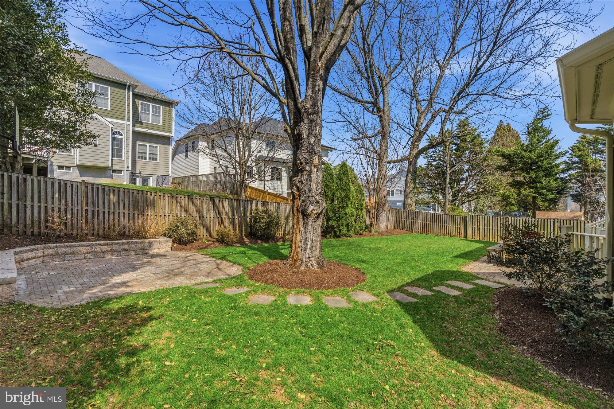 WILLIAMSBURG VILLAGE - Residential