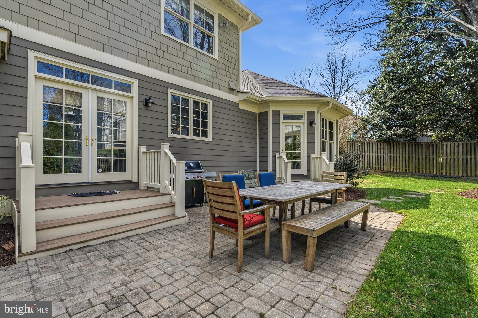 WILLIAMSBURG VILLAGE - Residential