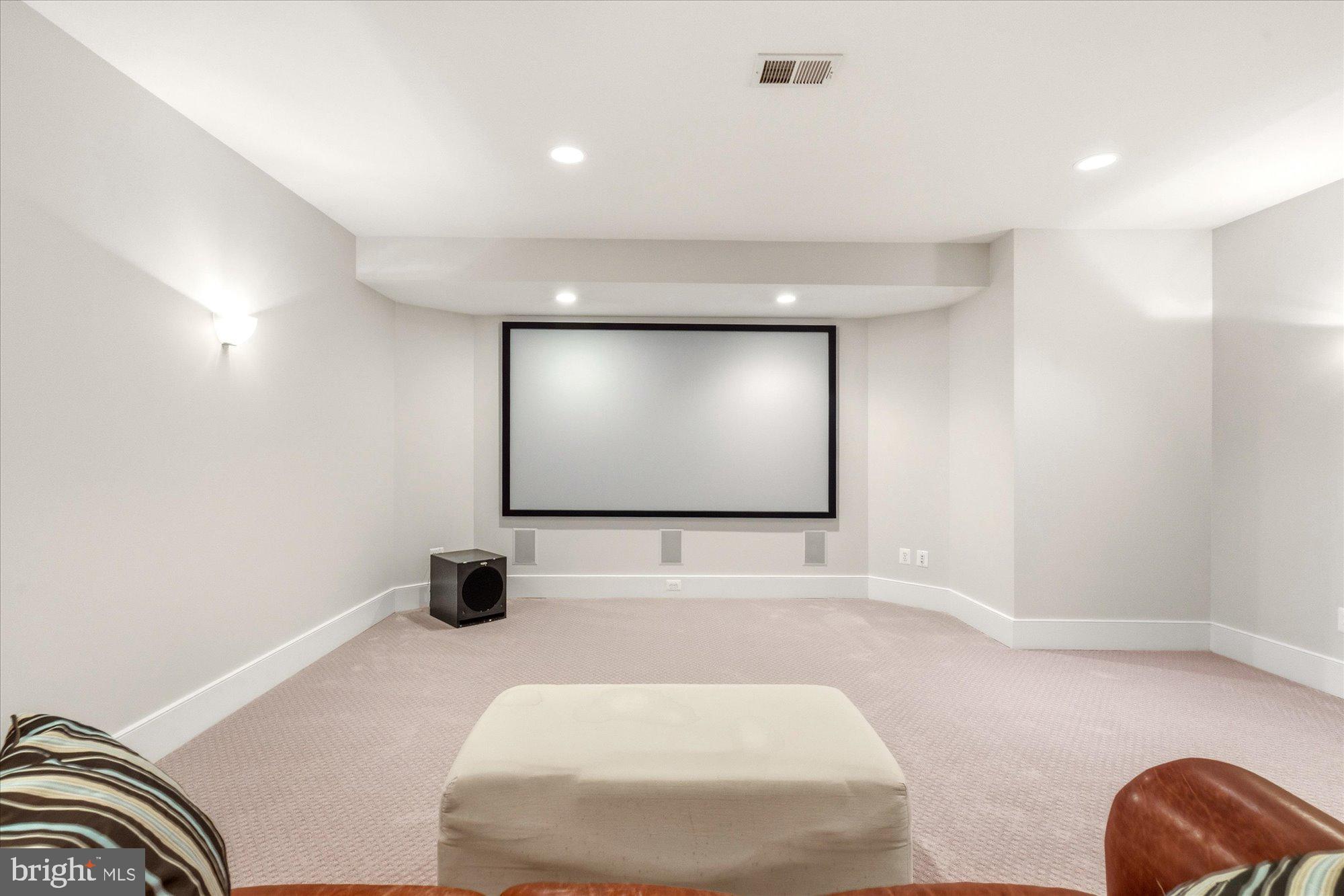 WILLIAMSBURG VILLAGE - Residential