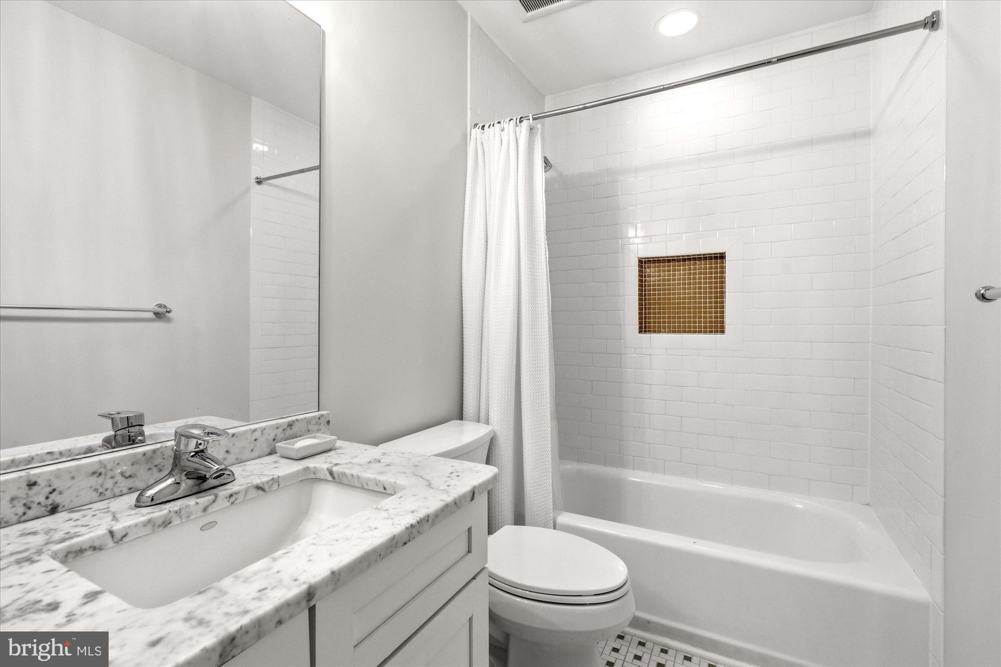 WILLIAMSBURG VILLAGE - Residential