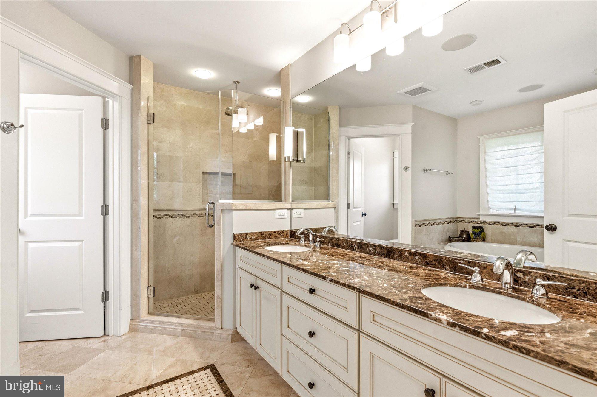 WILLIAMSBURG VILLAGE - Residential