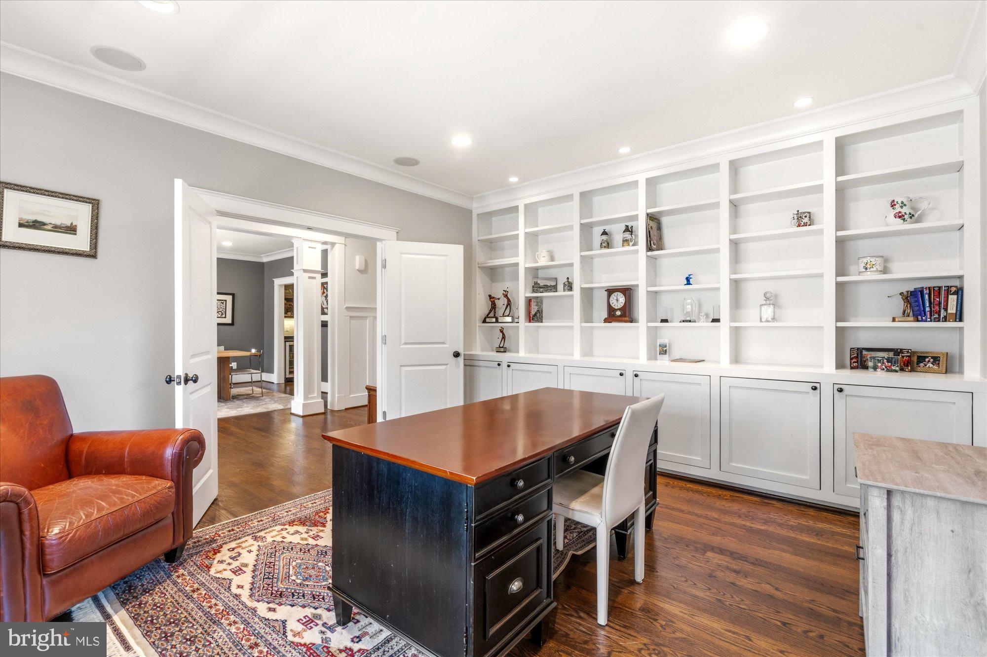 WILLIAMSBURG VILLAGE - Residential