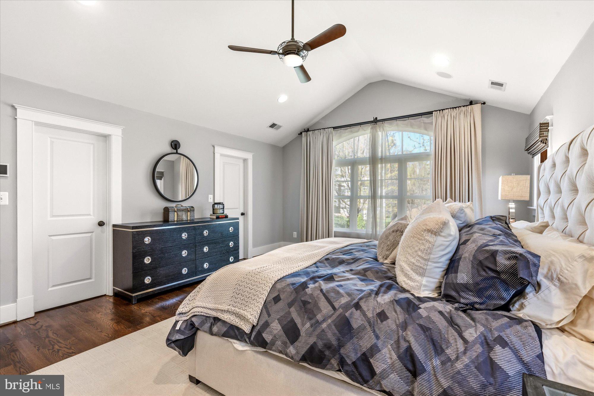 WILLIAMSBURG VILLAGE - Residential