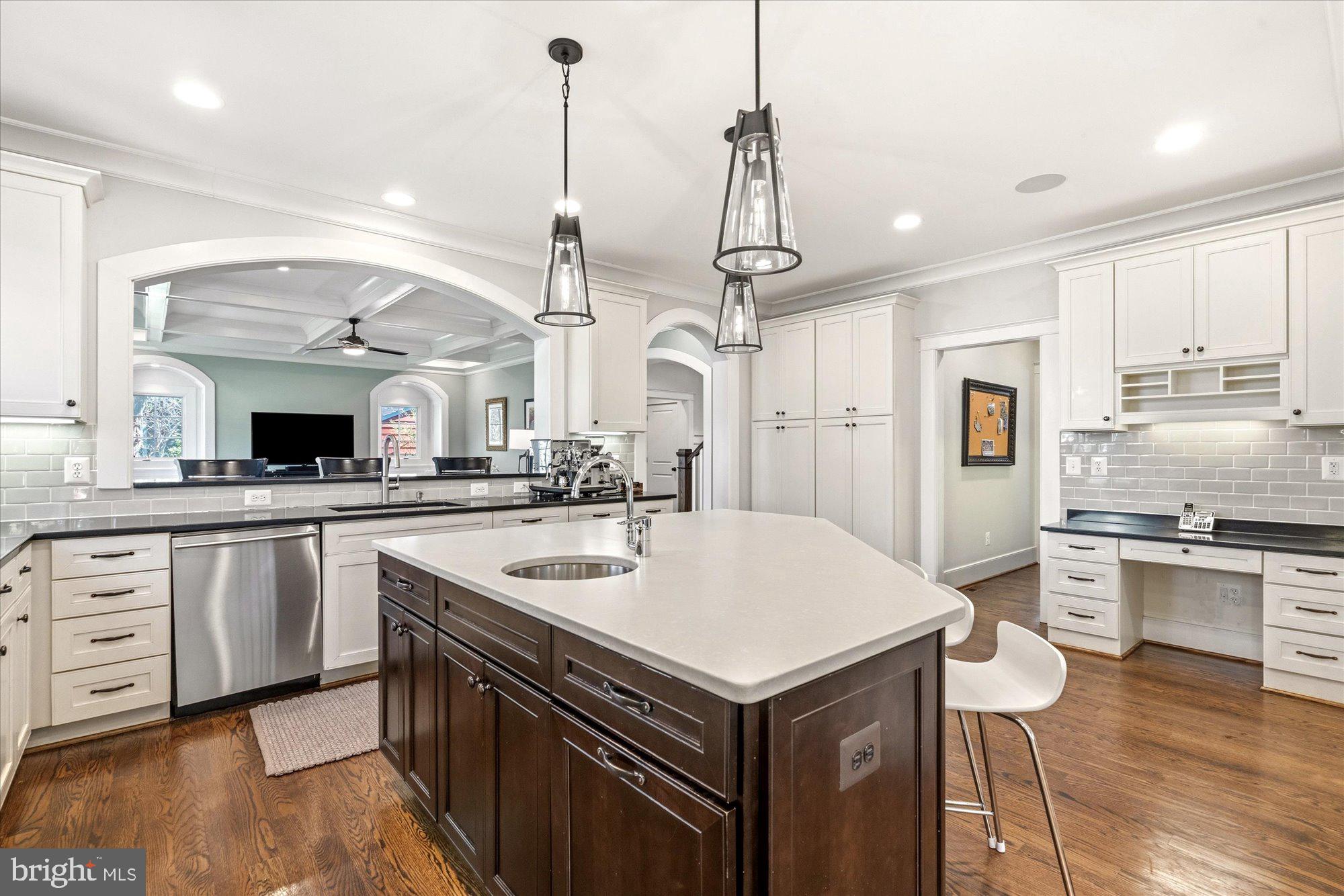 WILLIAMSBURG VILLAGE - Residential