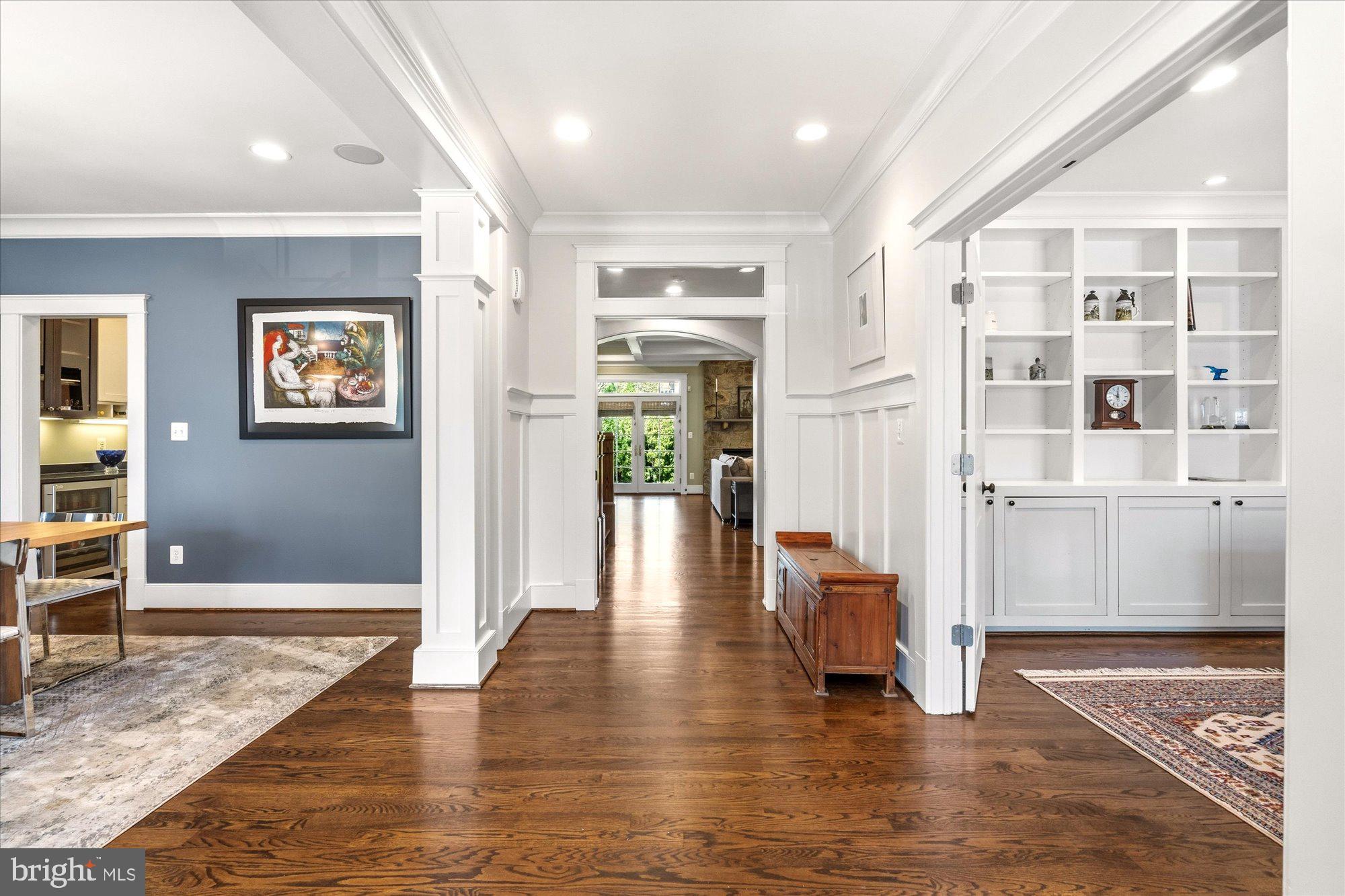 WILLIAMSBURG VILLAGE - Residential