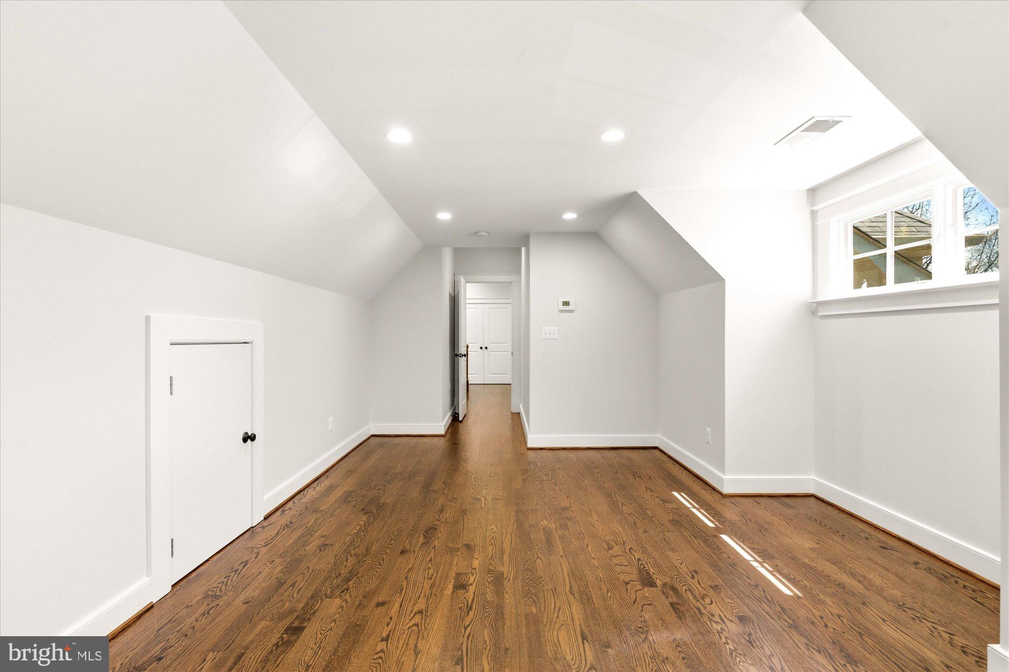 WILLIAMSBURG VILLAGE - Residential