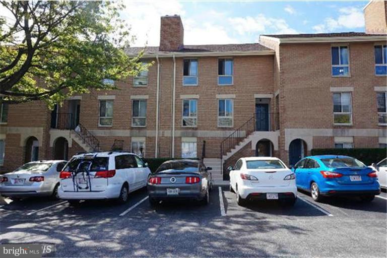 2 bedroom apartment in Otterbein located just blocks from the Harbor and downtown attractions. Features a living room/dining room combo with a fireplace and an open kitchen with granite countertops and breakfast bar. Additional features include a washer/dryer and off-street parking.