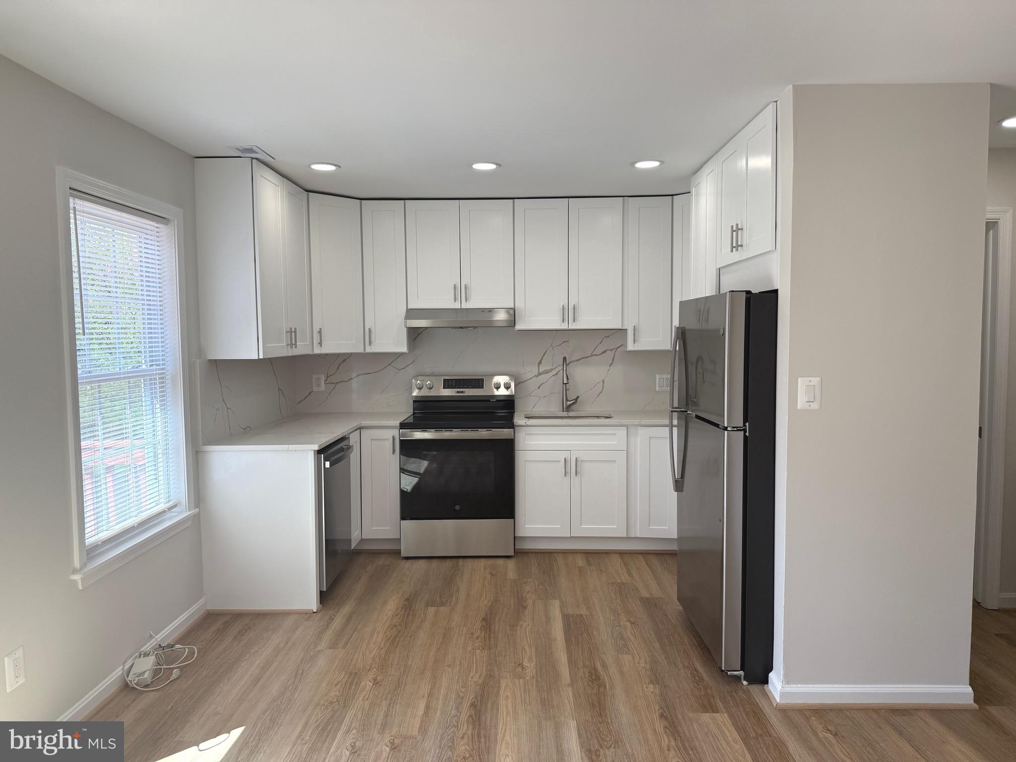 ROLLING RIDGE - Residential Lease