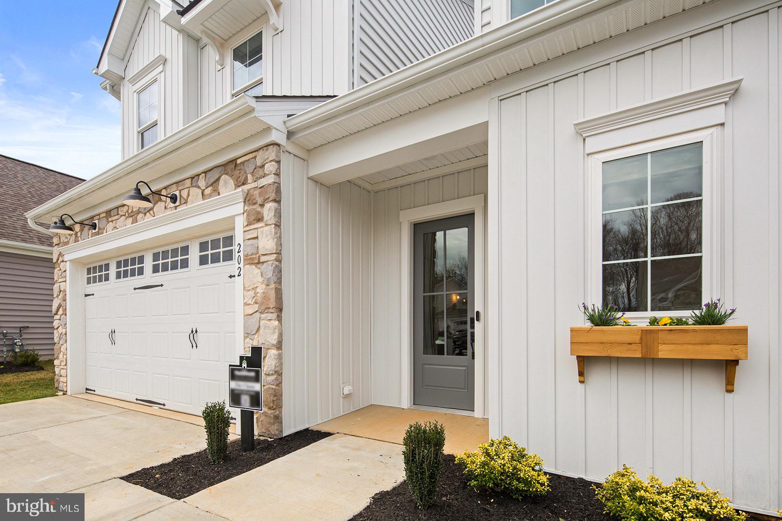 202 MAN O WAR PLACE