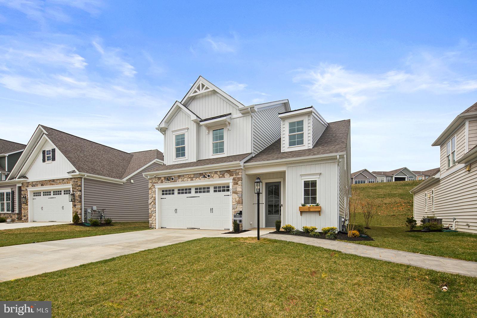 202 MAN O WAR PLACE