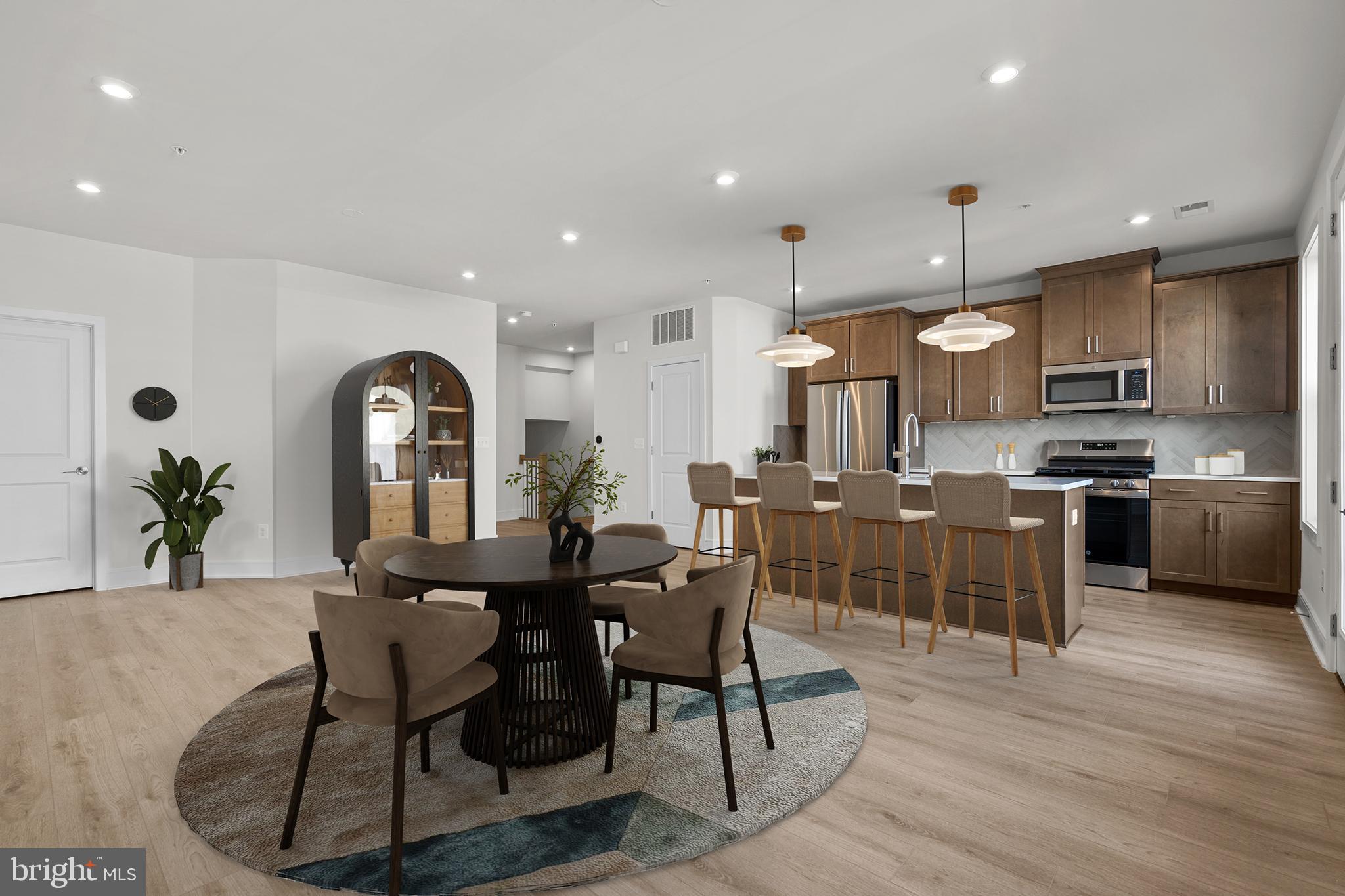 43298 FARRINGDON SQUARE