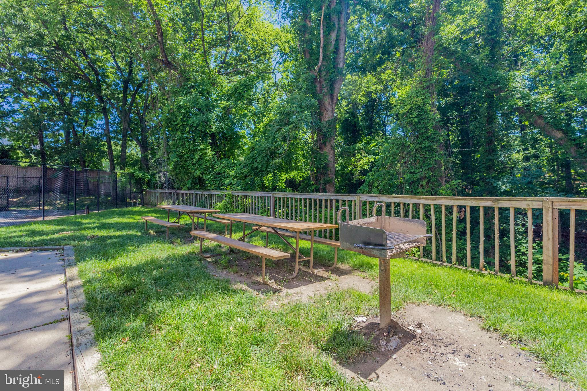 POINTE AT PARK CENTER - Residential