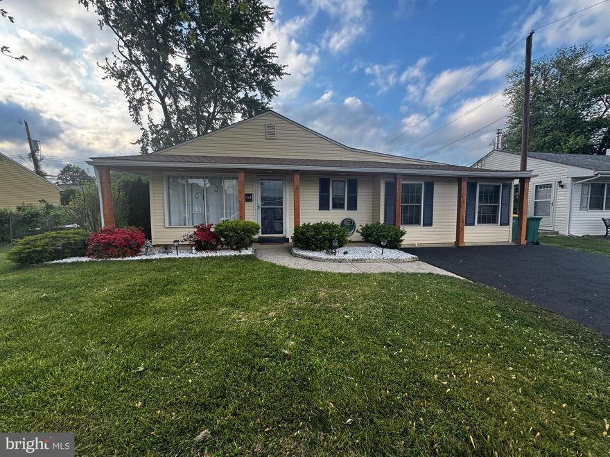 Property is completely refinished top to bottom. Newer roof, updated kitchen and baths, newer AC, hot
water heater and sewer line. Easy show - property is on a lockbox. Must see!