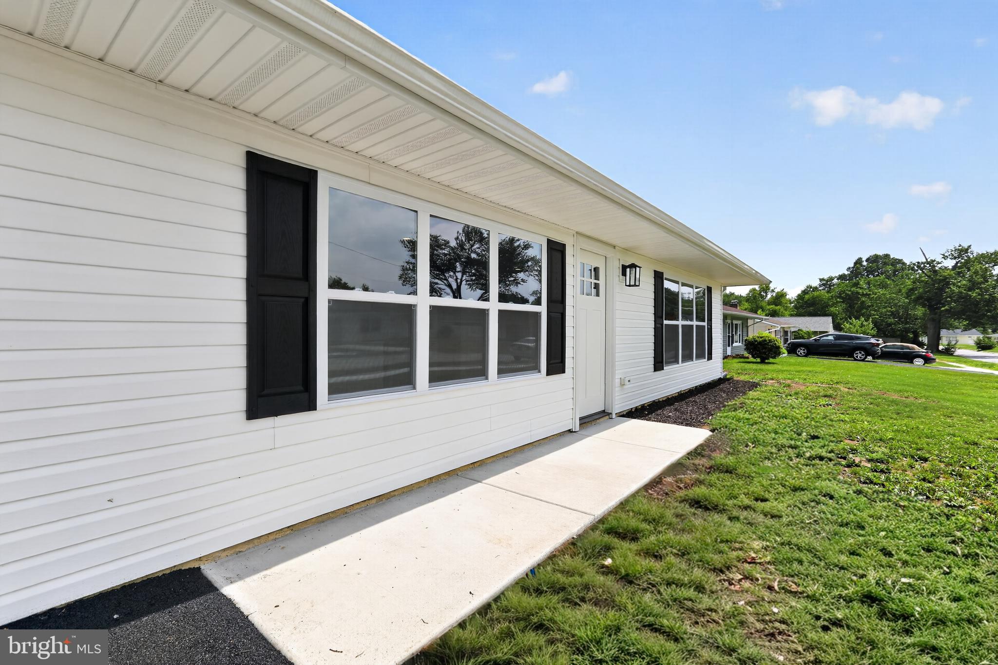 10 CARLIN LANE