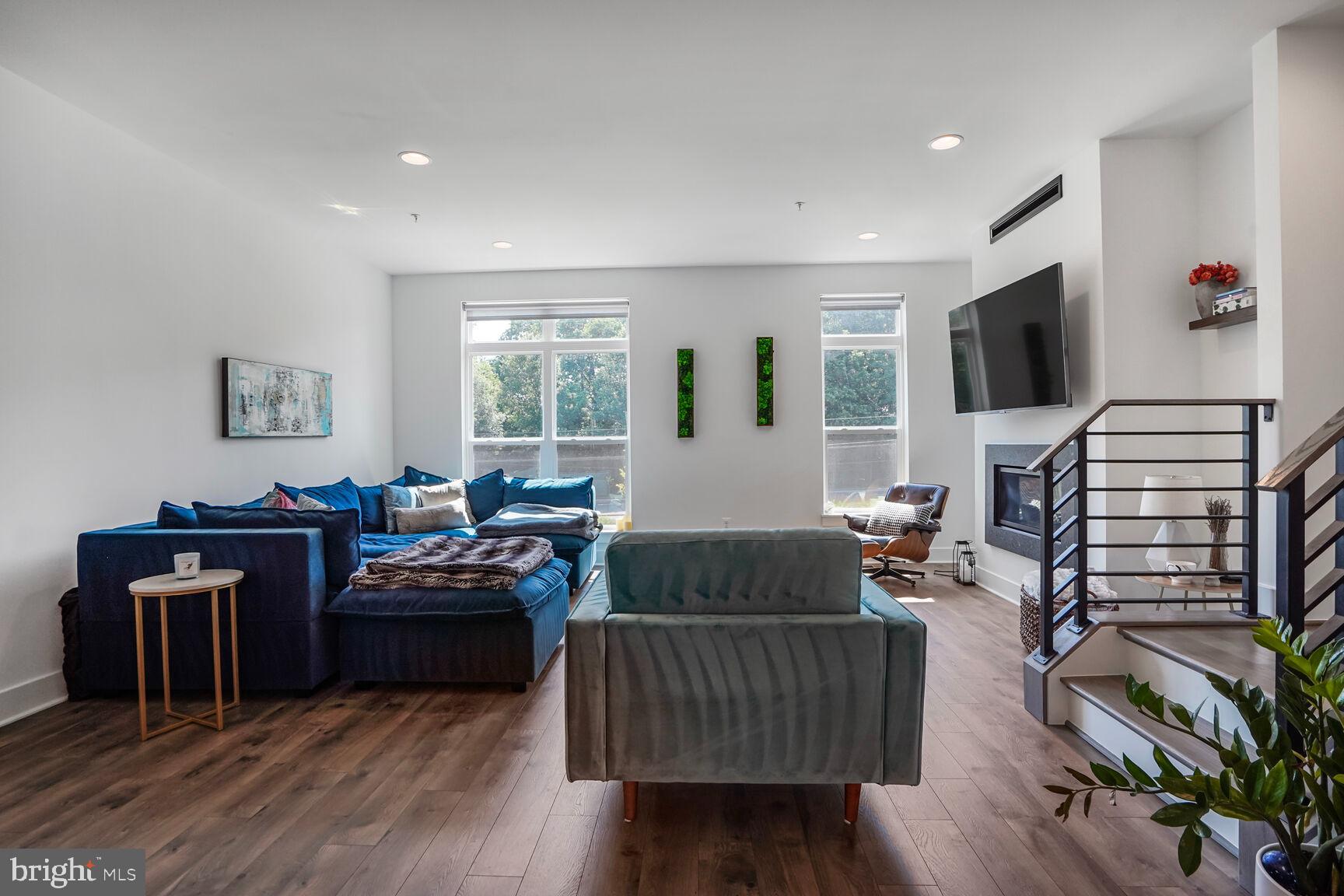 3509 SUTTON HEIGHTS CIRCLE
