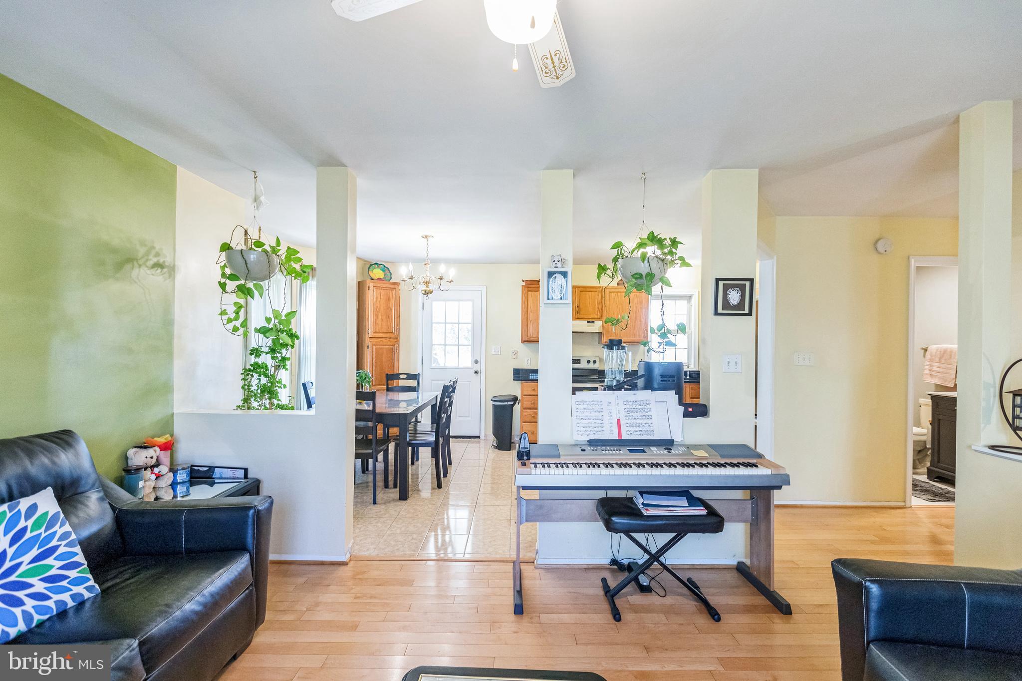 8252 GLEN COURT