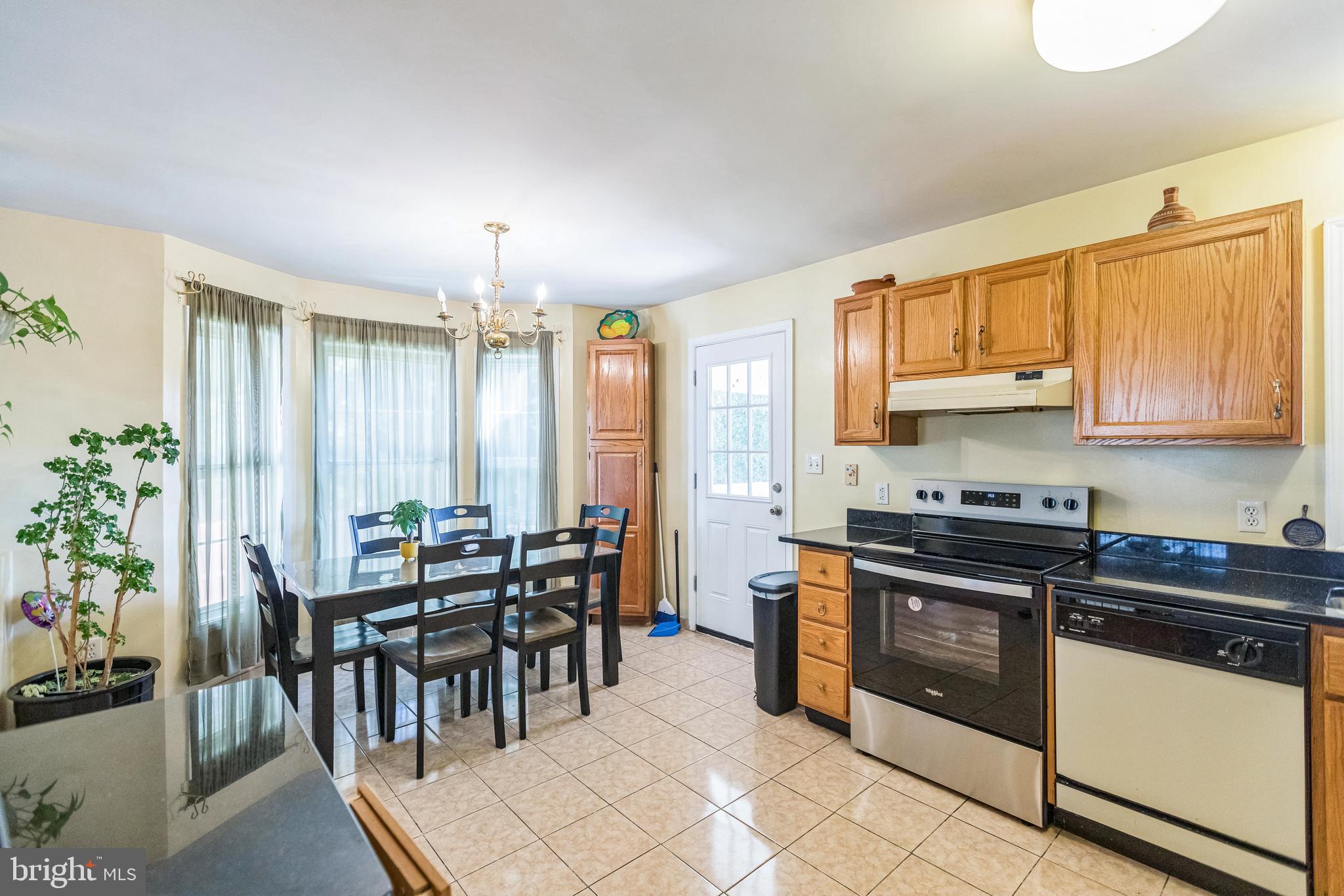 8252 GLEN COURT