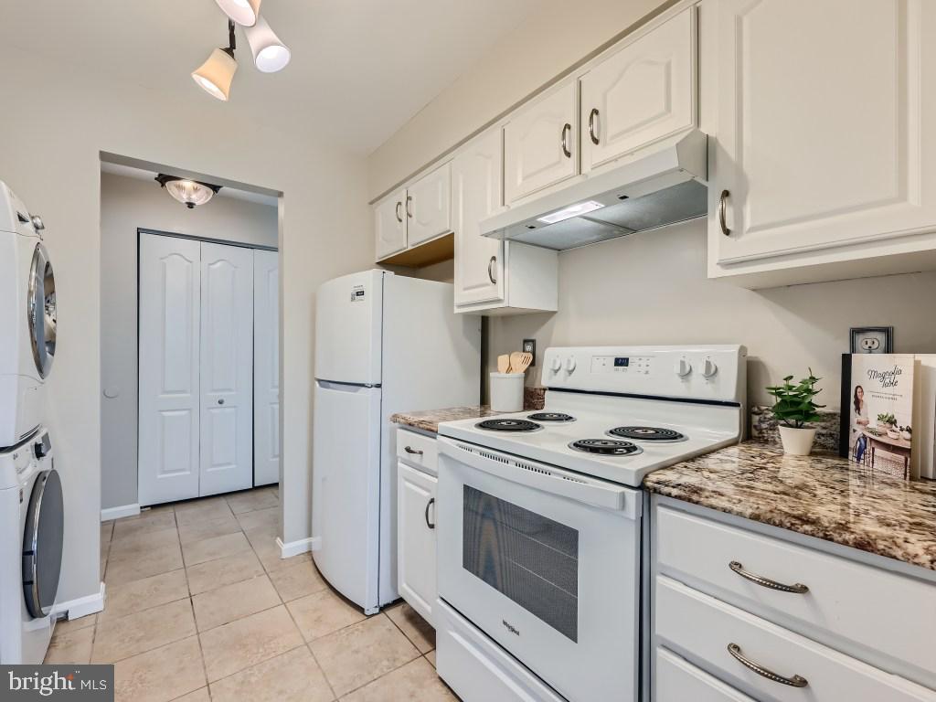 VILLAGE OF MONTGOMERY RUN - Residential