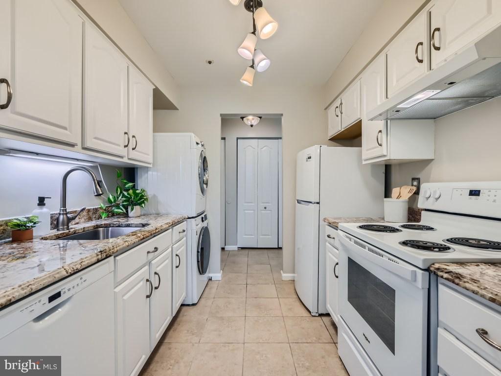 VILLAGE OF MONTGOMERY RUN - Residential