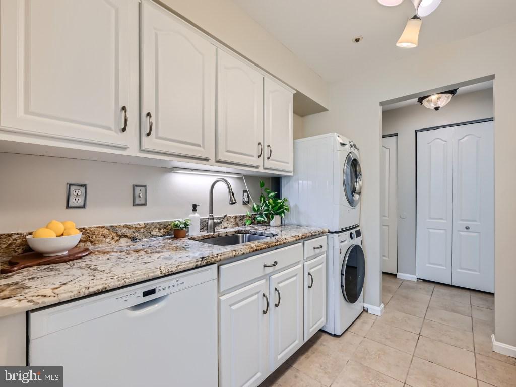 VILLAGE OF MONTGOMERY RUN - Residential