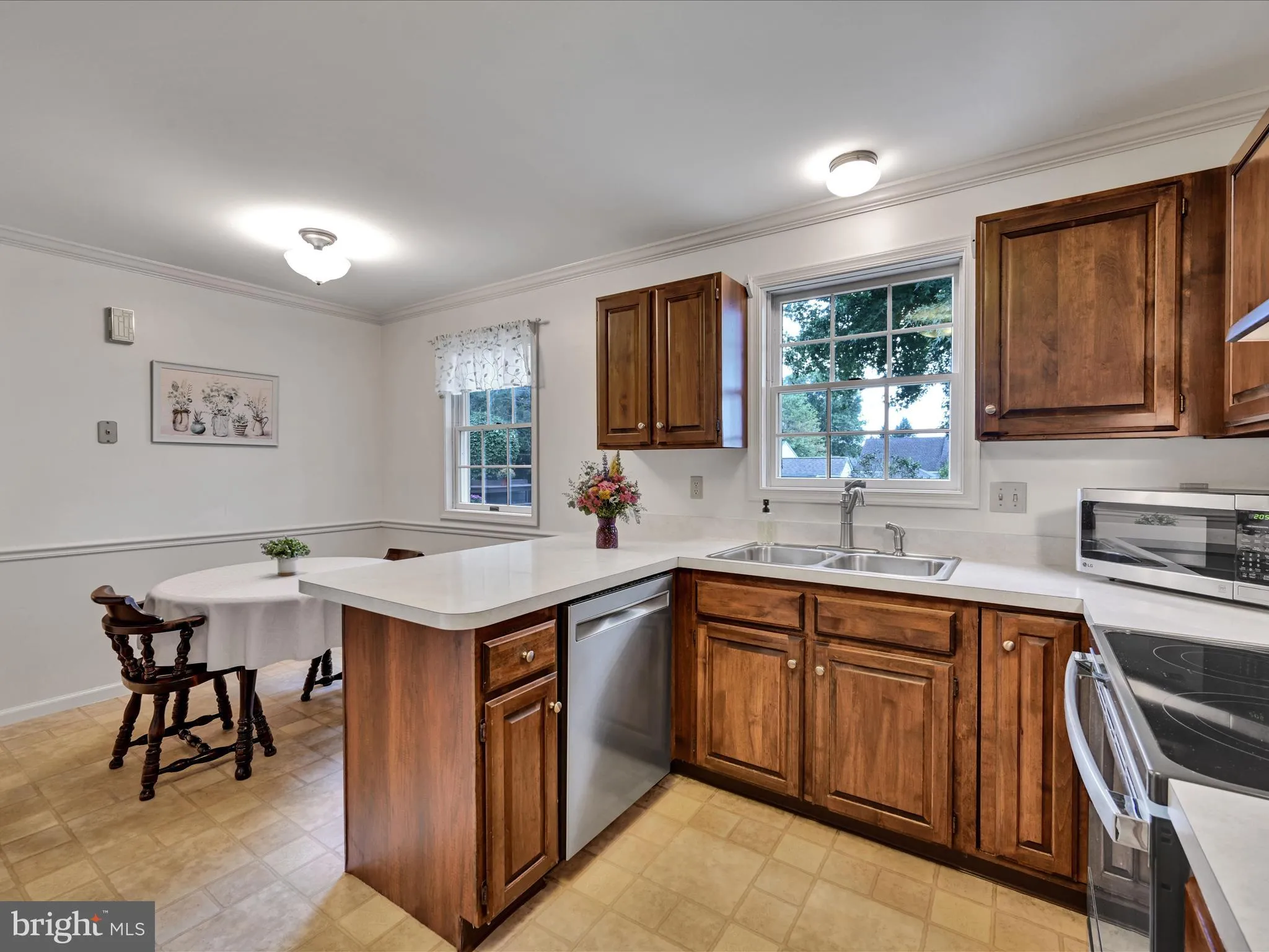 Ephrata, Pennsylvania 17522, United States, 3 Bedrooms Bedrooms, ,2 BathroomsBathrooms,Residential,Pending,19109