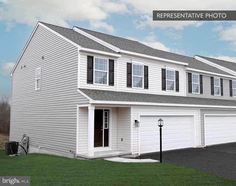 Townhouse For Sale - 715 Fawn Way #LOT 32<br/> PENNSBURG, PA 18073