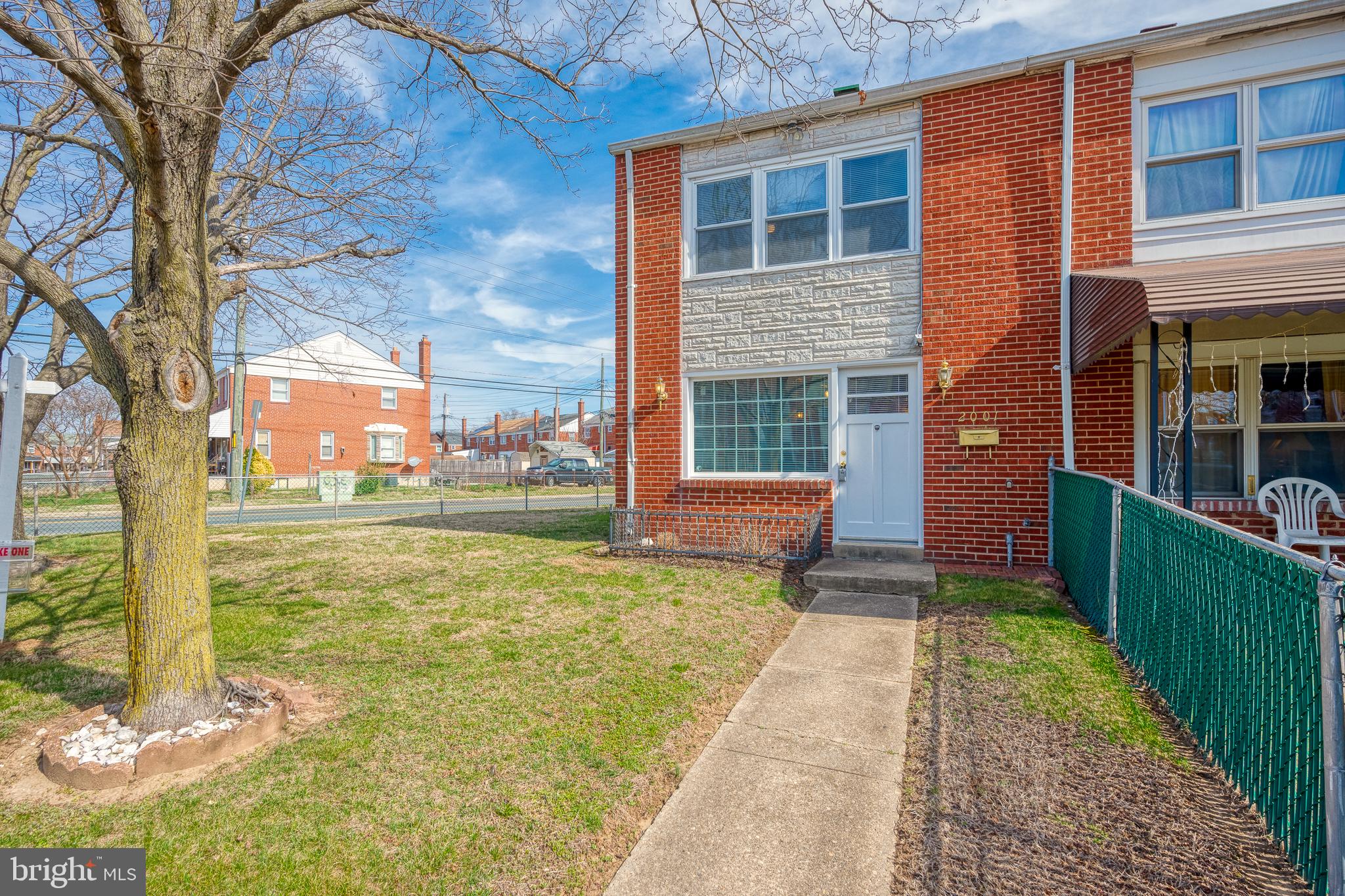 WELCOME HOME! 3 BEDROOM, 1 BATH END OF GROUP TOWNHOME LOCATED ON A CORNER LOT--EAT-IN KITCHEN--FULLY FENCED YARD WITH PARKING PAD--NEWER HVAC--SHED--COMMUNITY PARK IS AT THE END OF THE STREET--LOTS OF NATURAL LIGHTING AND SO MUCH MORE!