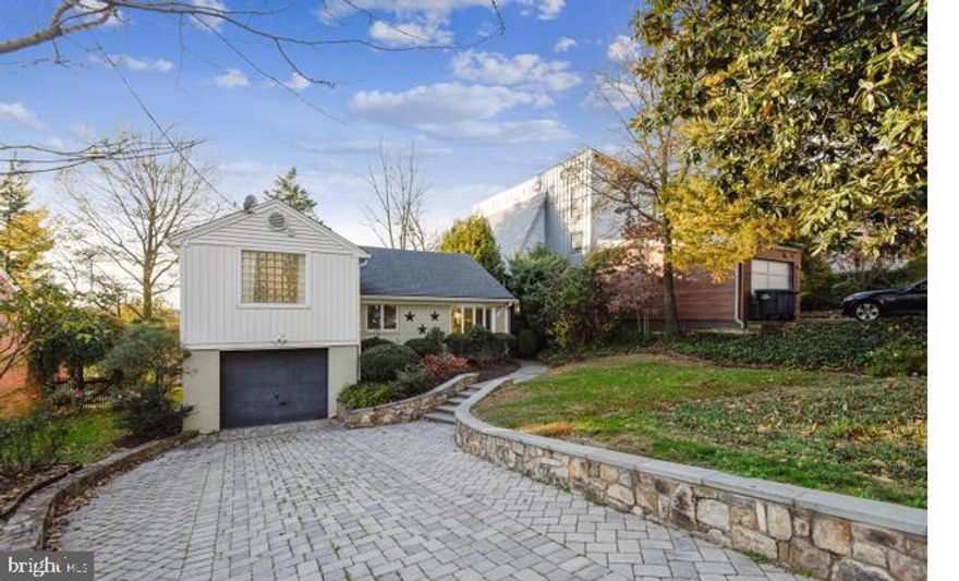 Available July 1st**Landlord Ideally looking for a 11 month lease and will consider additional one year extensions upon completion of first lease term****Fully Detached quiet and private Berkley Neighborhood** Home is just off of MacArthur** Spacious Living room with Vaulted high Ceilings opens to family room with ample windows that allows tons of light into this bright open floor plan home**Enjoy the large Deck space at rear along with a fully fenced in yard**Updated Kitchen with Stainless Steel appliances**Upper level offers two spacious bedrooms and a Primary owner bathroom**Lower level with third bedroom and another full bathroom**Lower level is walk out level that opens the backyard**Washer and Dryer along with ample storage space**One car front load garage along with plenty of driveway and street parking**Berkley neighborhood is the perfect balance between suburban life and mins to the city center**No pets allowed and No smoking***Walk to restaurants, coffee shop and so much more nearby.  Property will be available July 1st for new tenants.