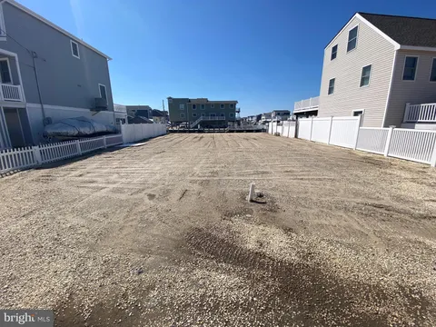 MLS: NJOC2031440