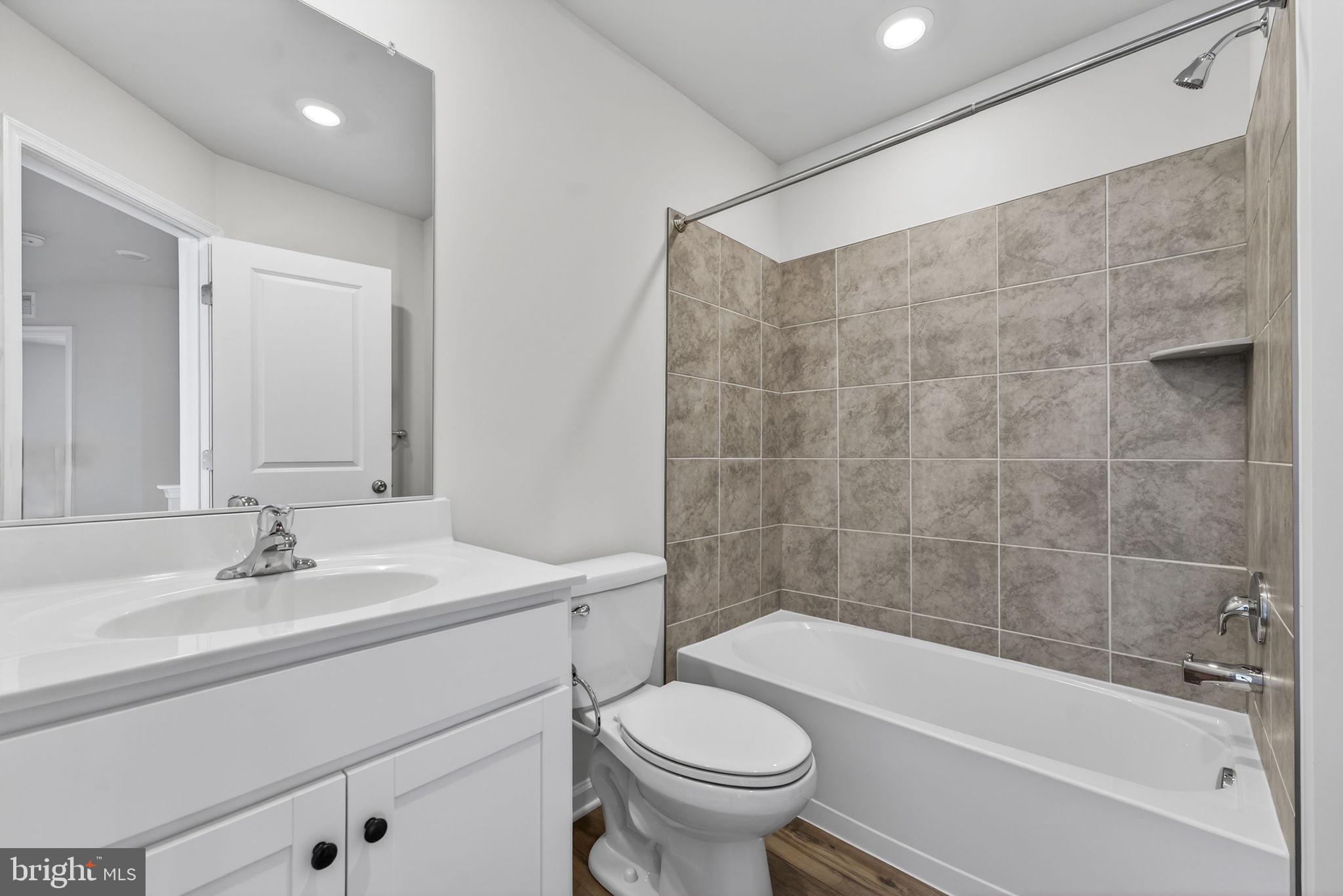 RED CLOVER MEADOWS - Residential Lease