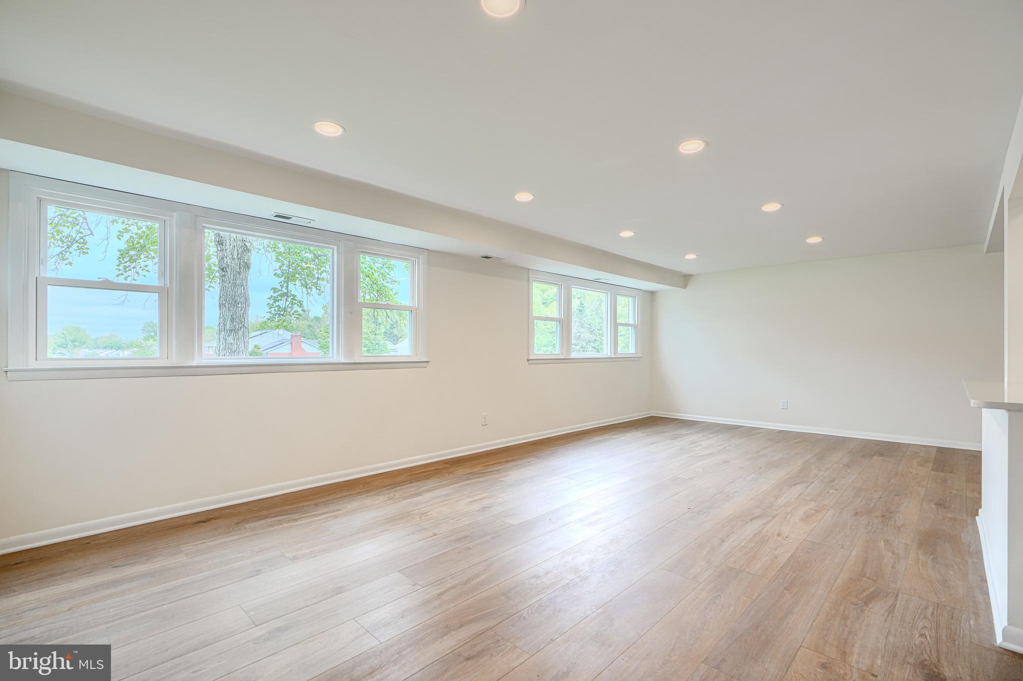 SUBURBAN GREENS - Residential