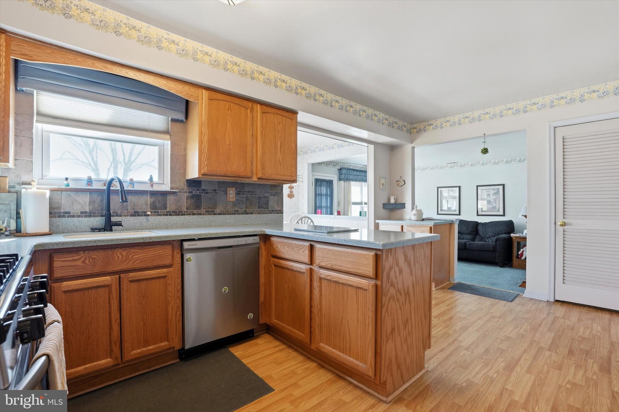 CROSS ROADS - Residential