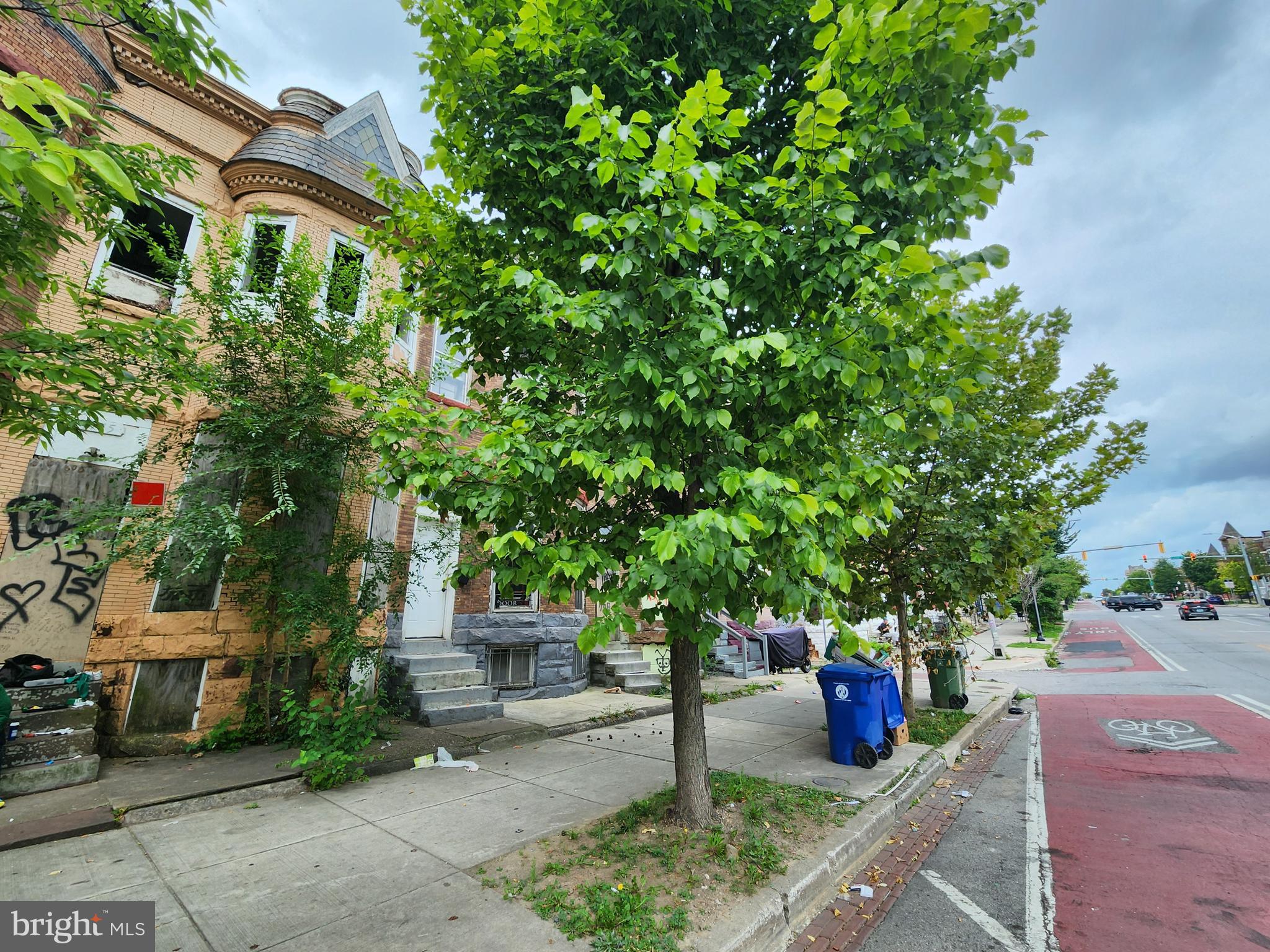 2112 N FULTON AVENUE