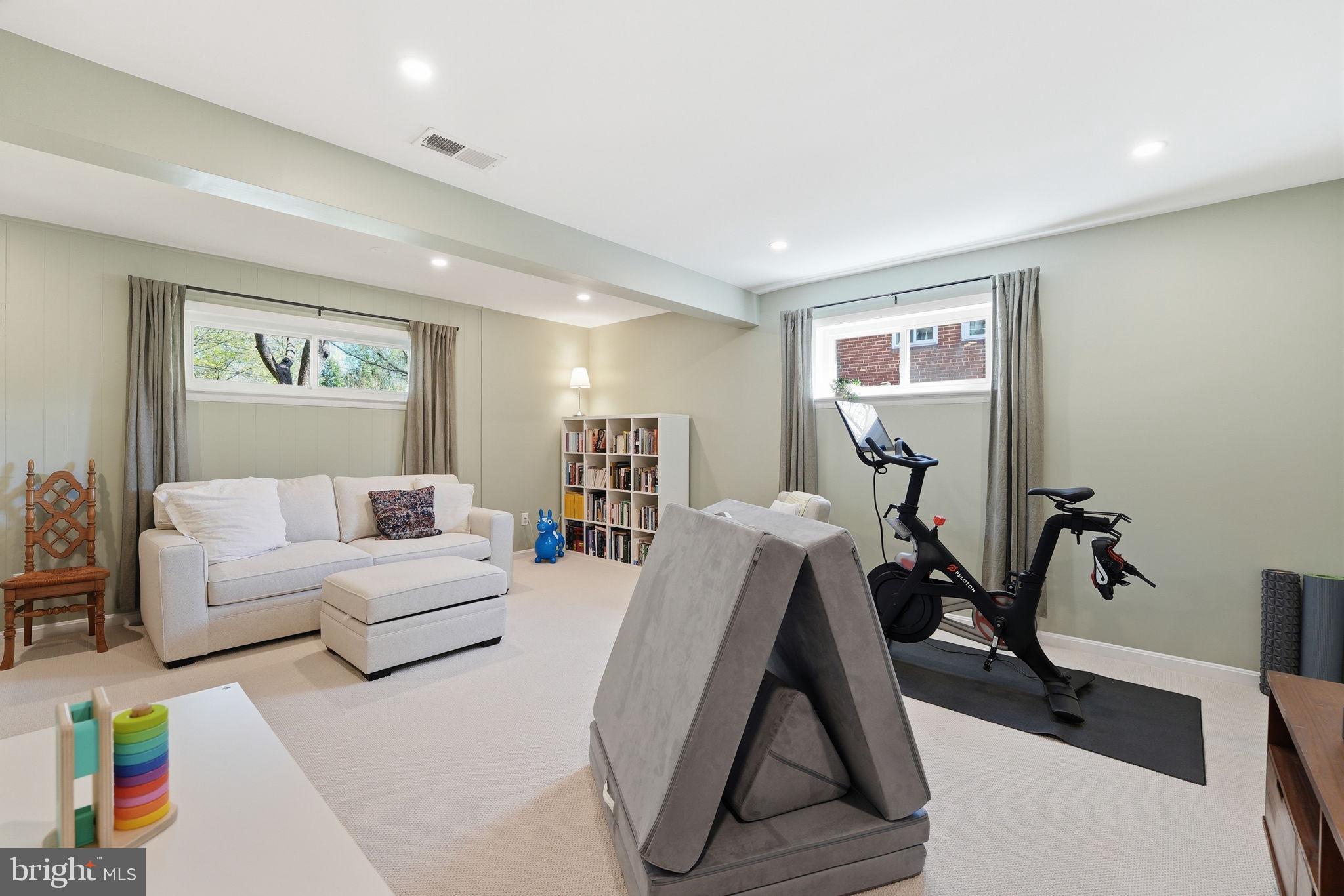 KENSINGTON - Residential