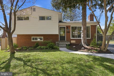 Photo of 3519 Plyers Mill Court, KENSINGTON, MD 20895 (MLS # MDMC2227172)