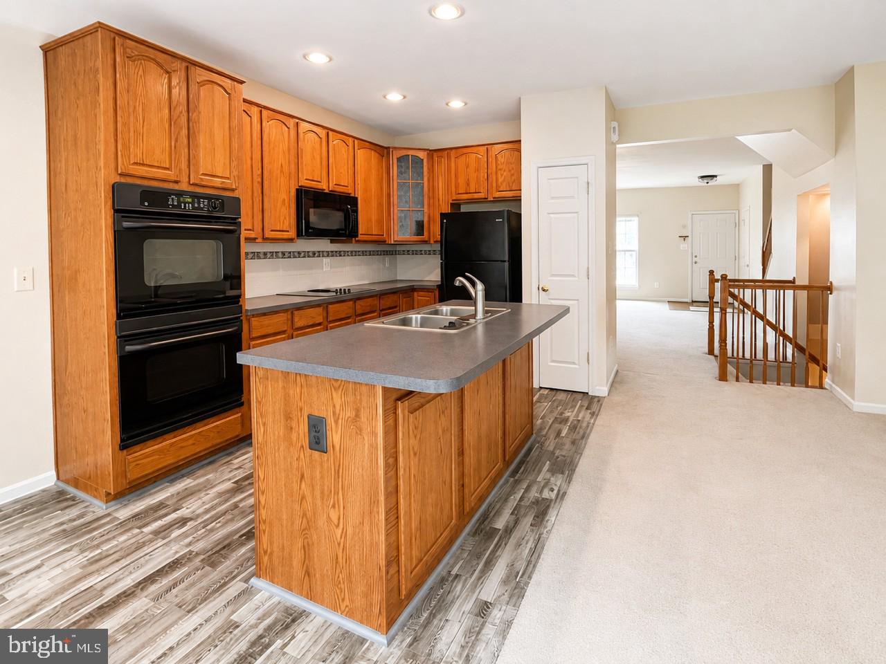 987 LONGVIEW LANE