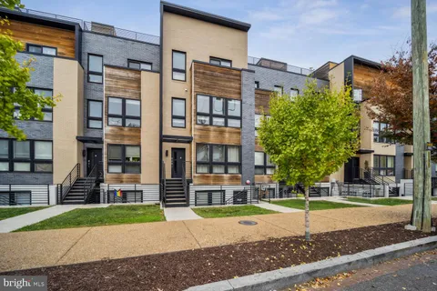 MLS: DCDC2213236