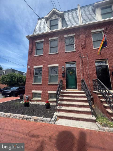 Townhouse For Sale - 425 S 6th Street<br/> CAMDEN, NJ 08103
