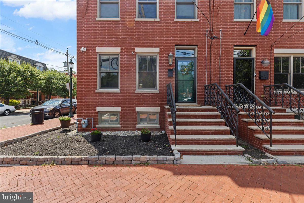 425 S 6TH STREET