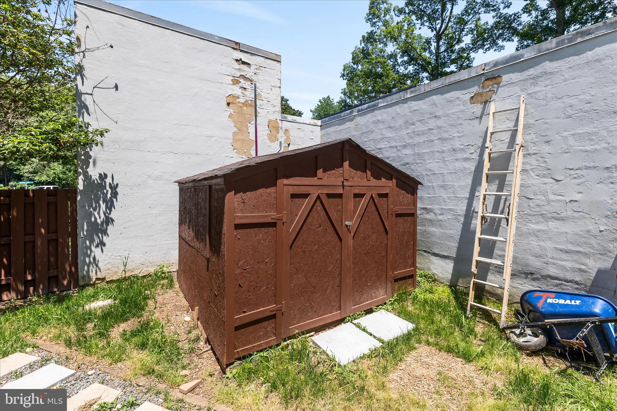 RESTON - Residential