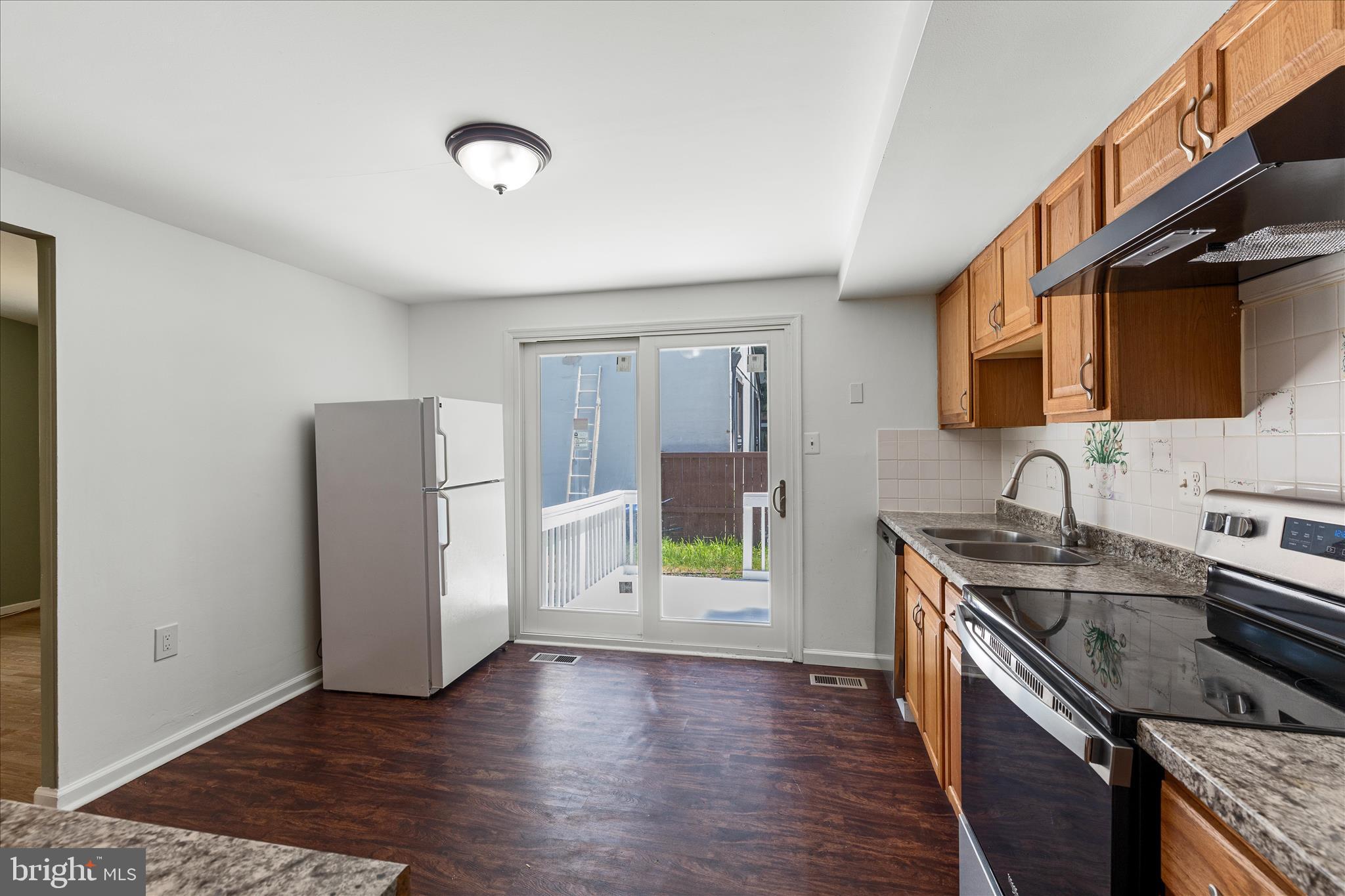 RESTON - Residential