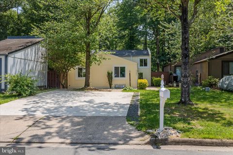 Photo of 2231 Sanibel Drive, RESTON, VA 20191 (MLS # VAFX2294028)