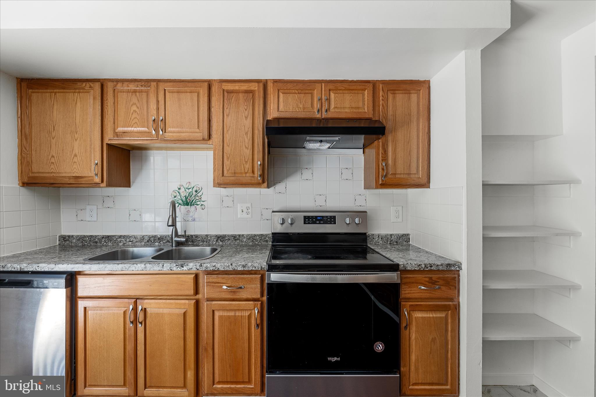 RESTON - Residential