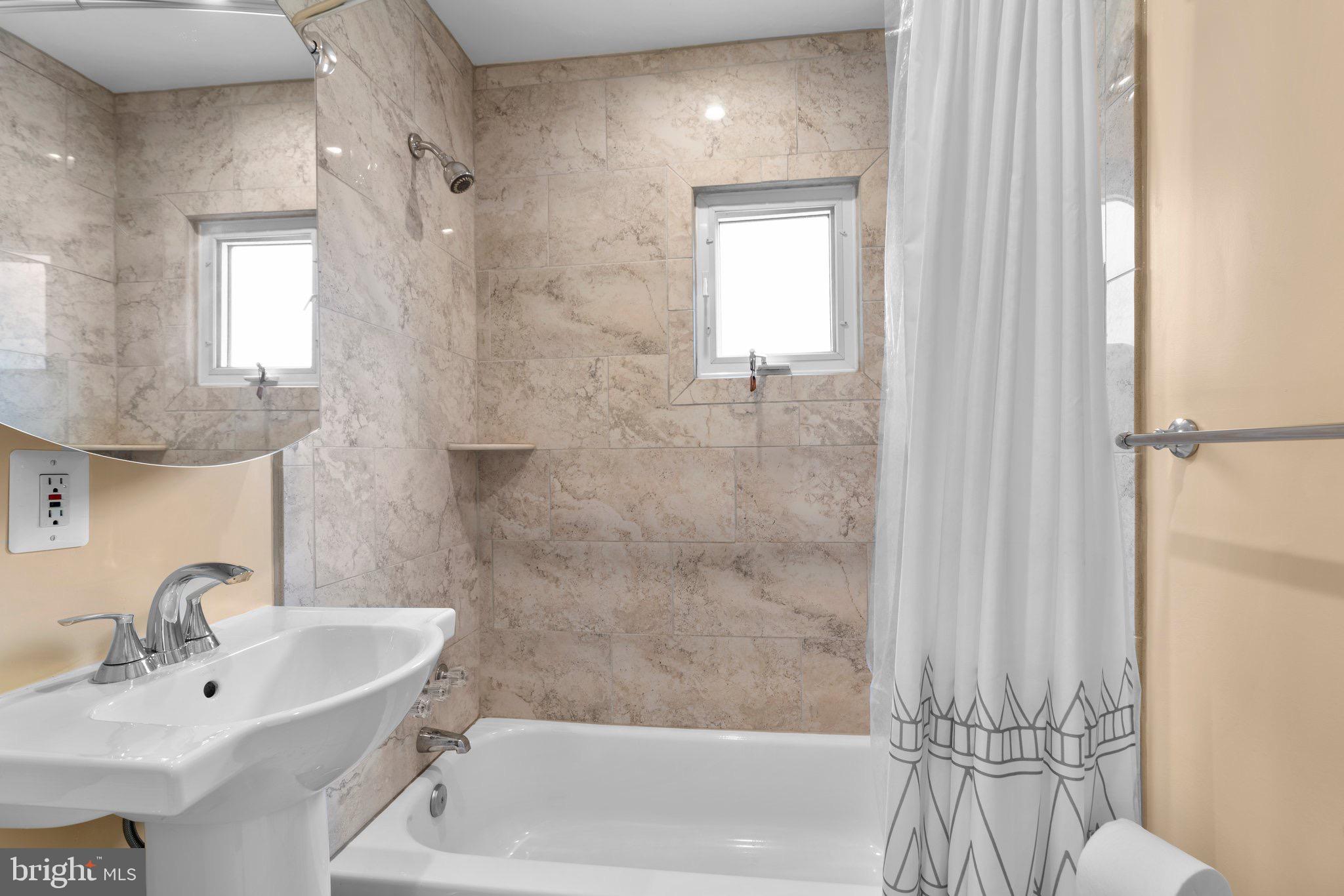 SILVER ROCK - Residential