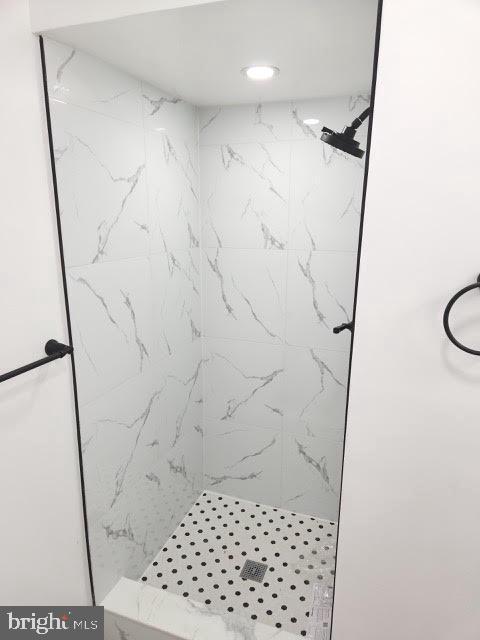 HUNTLEY SQUARE CONDOMINIUMS - Residential